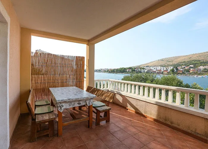 דירה By The Sea Sparadici, - 24300 *